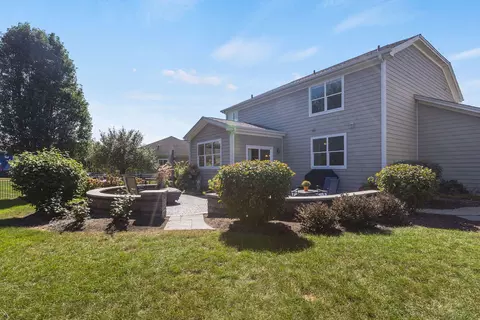 Exterior - 422 W Amberside Dr, Elgin, IL 60124 photo 7 of 8