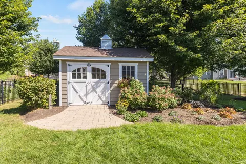 Exterior - 422 W Amberside Dr, Elgin, IL 60124 photo 6 of 8