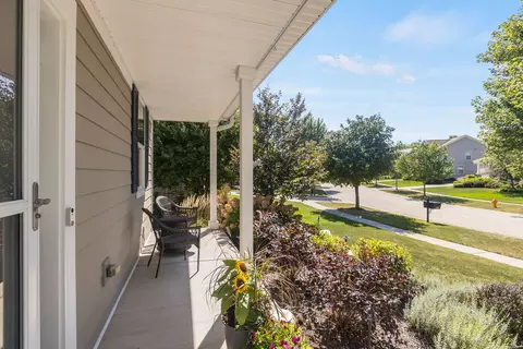 Exterior - 422 W Amberside Dr, Elgin, IL 60124 photo 3 of 8