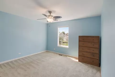 Bedroom - 422 W Amberside Dr, Elgin, IL 60124 photo 4 of 4
