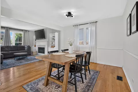 Dining - 2021 Lancaster Ln, Wheaton, IL 60189 photo 3 of 5