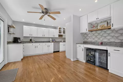 Kitchen - 2021 Lancaster Ln, Wheaton, IL 60189 photo 1 of 8