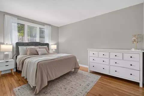 Bedroom - 2021 Lancaster Ln, Wheaton, IL 60189 photo 3 of 5
