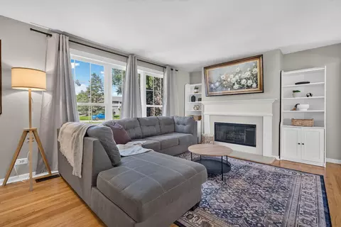 Living - 2021 Lancaster Ln, Wheaton, IL 60189 photo 2 of 3