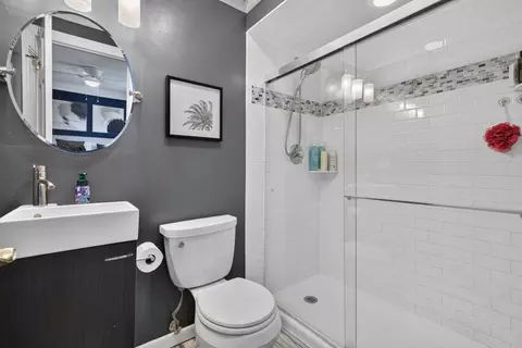 Bath - 2021 Lancaster Ln, Wheaton, IL 60189 photo 1 of 2