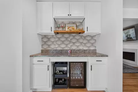 Kitchen - 2021 Lancaster Ln, Wheaton, IL 60189 photo 2 of 8