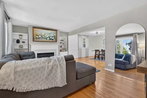 Living - 2021 Lancaster Ln, Wheaton, IL 60189 photo 1 of 3