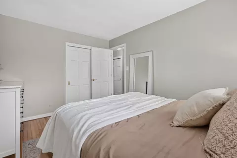 Bedroom - 2021 Lancaster Ln, Wheaton, IL 60189 photo 4 of 5