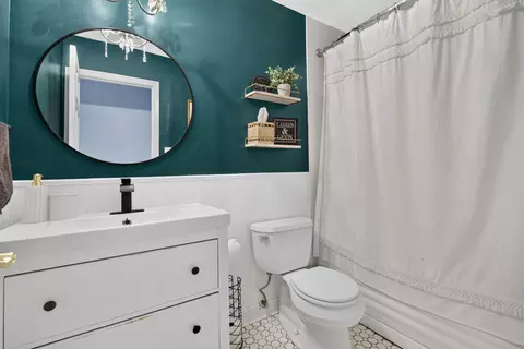Bath - 2021 Lancaster Ln, Wheaton, IL 60189 photo 2 of 2
