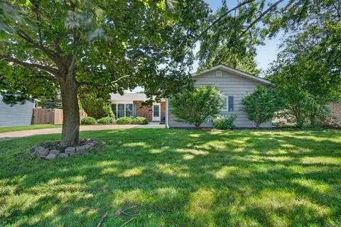 Exterior - 2021 Lancaster Ln, Wheaton, IL 60189 photo 2 of 12