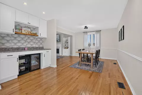 Dining - 2021 Lancaster Ln, Wheaton, IL 60189 photo 5 of 5