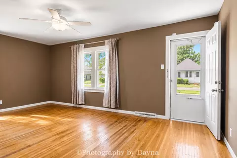 Living - 1536 S 6th Ave, Kankakee, IL 60901 photo 2 of 2