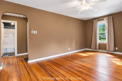 Living - 1536 S 6th Ave, Kankakee, IL 60901 photo 1 of 2