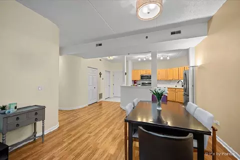 Dining - 3100 Town Square Dr #101, Rolling Meadows, IL 60008 photo 1 of 1