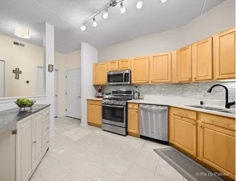 Kitchen - 3100 Town Square Dr #101, Rolling Meadows, IL 60008 photo 2 of 3