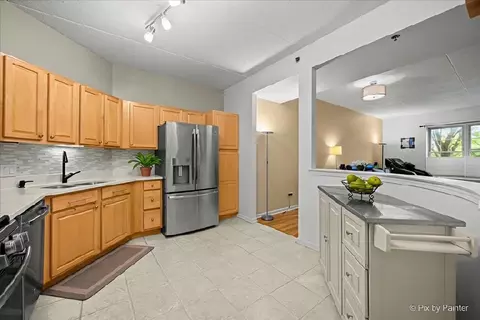 Kitchen - 3100 Town Square Dr #101, Rolling Meadows, IL 60008 photo 1 of 3
