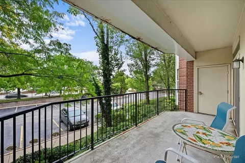 Exterior - 3100 Town Square Dr #101, Rolling Meadows, IL 60008 photo 1 of 6