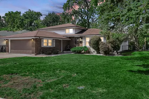 15622 Prince Dr, South Holland, IL 60473