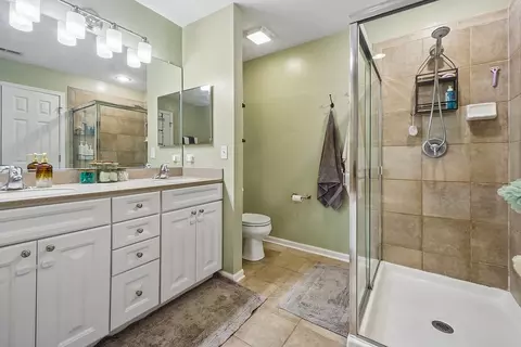 Bath - 1628 Edinburgh Dr #100-2, Bartlett, IL 60103 photo 2 of 4
