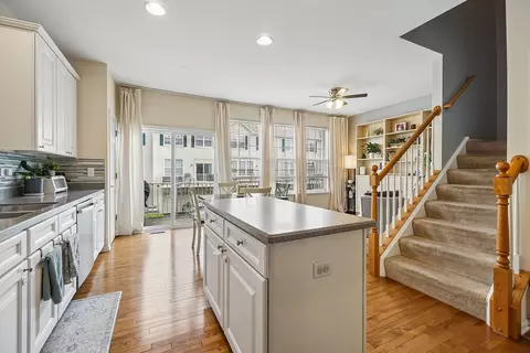 Kitchen - 1628 Edinburgh Dr #100-2, Bartlett, IL 60103 photo 1 of 2