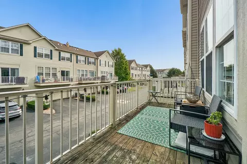 Exterior - 1628 Edinburgh Dr #100-2, Bartlett, IL 60103 photo 3 of 4