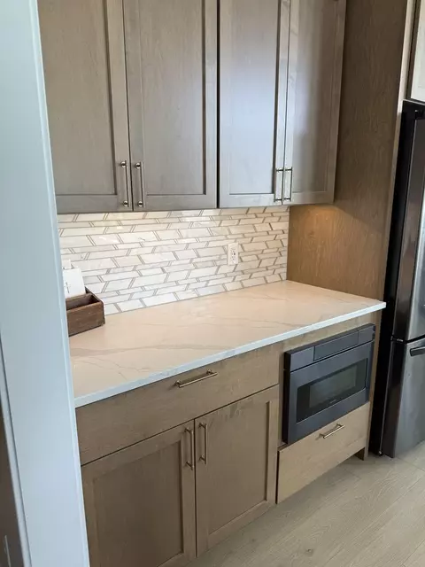 Kitchen - 237 W Torrey Pines Dr, Eldridge, IA 52748 photo 3 of 6
