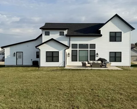 Exterior - 237 W Torrey Pines Dr, Eldridge, IA 52748 photo 5 of 6