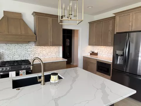 Kitchen - 237 W Torrey Pines Dr, Eldridge, IA 52748 photo 5 of 6