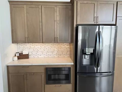 Kitchen - 237 W Torrey Pines Dr, Eldridge, IA 52748 photo 2 of 6
