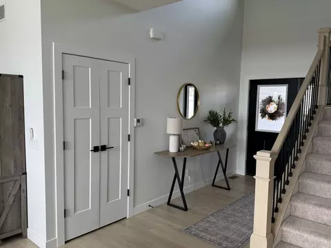 Entry Way - 237 W Torrey Pines Dr, Eldridge, IA 52748 photo 2 of 3