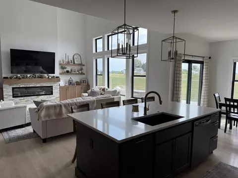 Kitchen - 237 W Torrey Pines Dr, Eldridge, IA 52748 photo 1 of 6