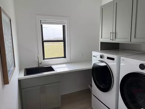 Other - 237 W Torrey Pines Dr, Eldridge, IA 52748 photo 6 of 7