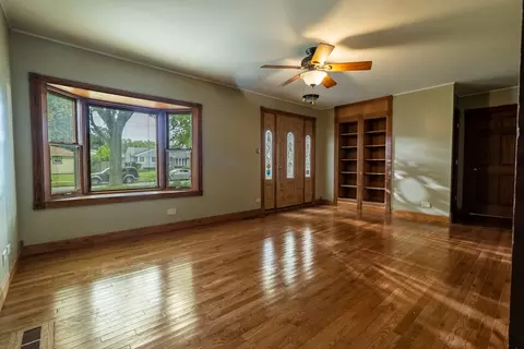 Living - 3305 Pheasant Dr, Rolling Meadows, IL 60008 photo 1 of 3