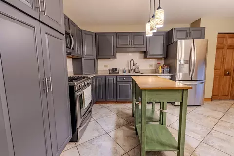 Kitchen - 3305 Pheasant Dr, Rolling Meadows, IL 60008 photo 3 of 3