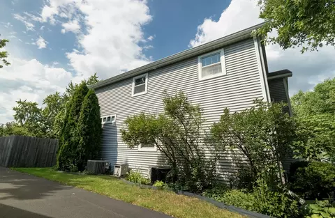 Exterior - 3305 Pheasant Dr, Rolling Meadows, IL 60008 photo 4 of 9