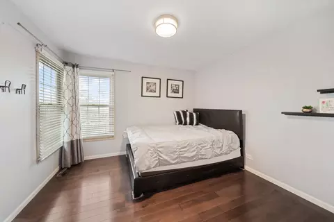 Bedroom - 4825 Turnberry Dr, Hoffman Estates, IL 60010 photo 3 of 3