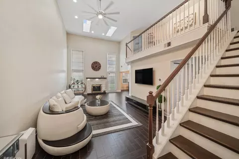 Entry Way - 4825 Turnberry Dr, Hoffman Estates, IL 60010 photo 2 of 3