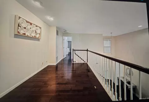 Entry Way - 4825 Turnberry Dr, Hoffman Estates, IL 60010 photo 3 of 3