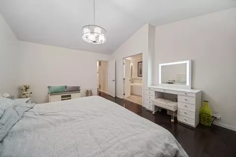 Bedroom - 4825 Turnberry Dr, Hoffman Estates, IL 60010 photo 2 of 3