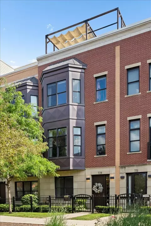 729 W 15th St, Chicago, IL 60607