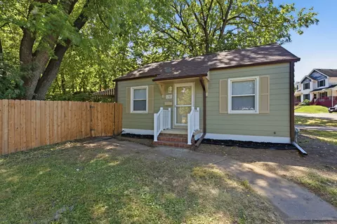 1307 Kirkwood Blvd, Davenport, IA 52803