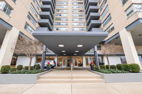 6301 N Sheridan Rd #19N, Chicago, IL 60660