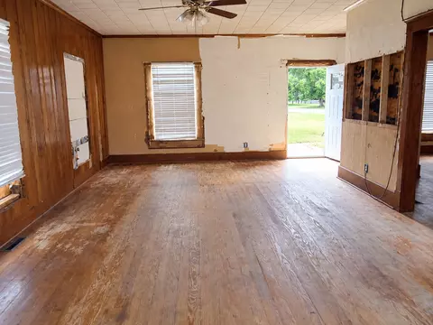 Living - 603 Union Ave, Dowell, IL 62927 photo 4 of 4