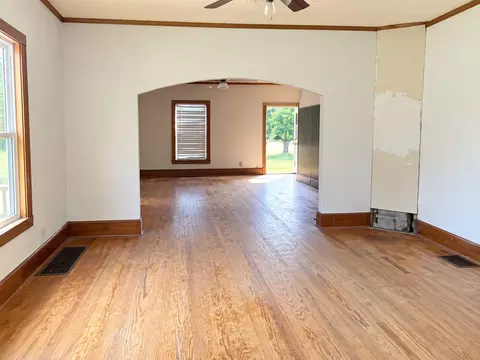 Living - 603 Union Ave, Dowell, IL 62927 photo 1 of 4