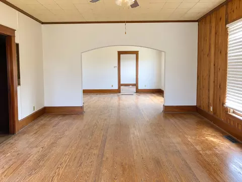 Living - 603 Union Ave, Dowell, IL 62927 photo 2 of 4