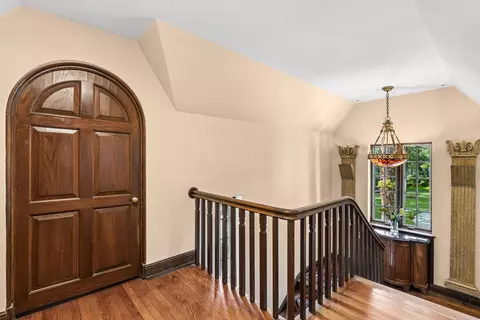Entry Way - 465 Dundee Rd, Glencoe, IL 60022 photo 2 of 4