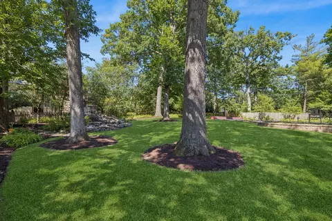 Exterior - 465 Dundee Rd, Glencoe, IL 60022 photo 7 of 14