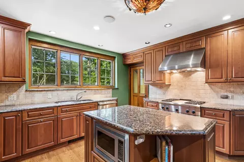 Kitchen - 465 Dundee Rd, Glencoe, IL 60022 photo 3 of 4