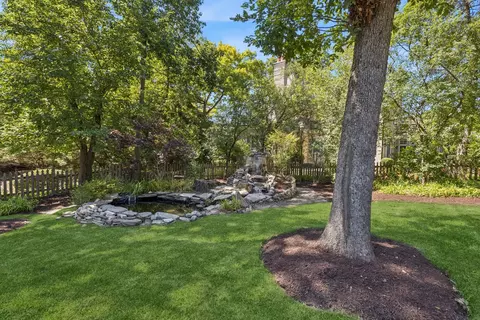 Exterior - 465 Dundee Rd, Glencoe, IL 60022 photo 8 of 14