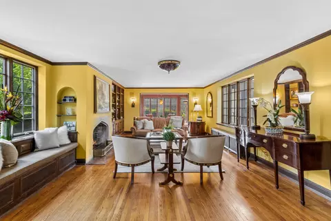 Living - 465 Dundee Rd, Glencoe, IL 60022 photo 2 of 3